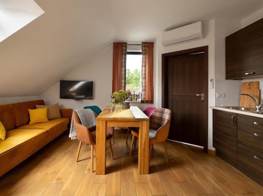 Apartamenty U Harrego I Przy Stawie Spa Z Klimatyzacja, Balia, Sauna, Ogrodem I Parkingiem กูโดวาสโดรยจ์ ภายนอก รูปภาพ